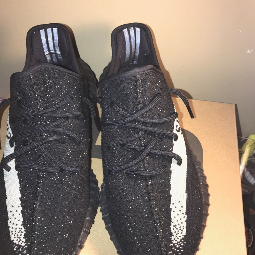 Yeezy Mens 350 boost size 9 1/2